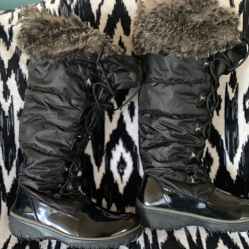 Cougar Black Lace Up Boots with Fur Trim